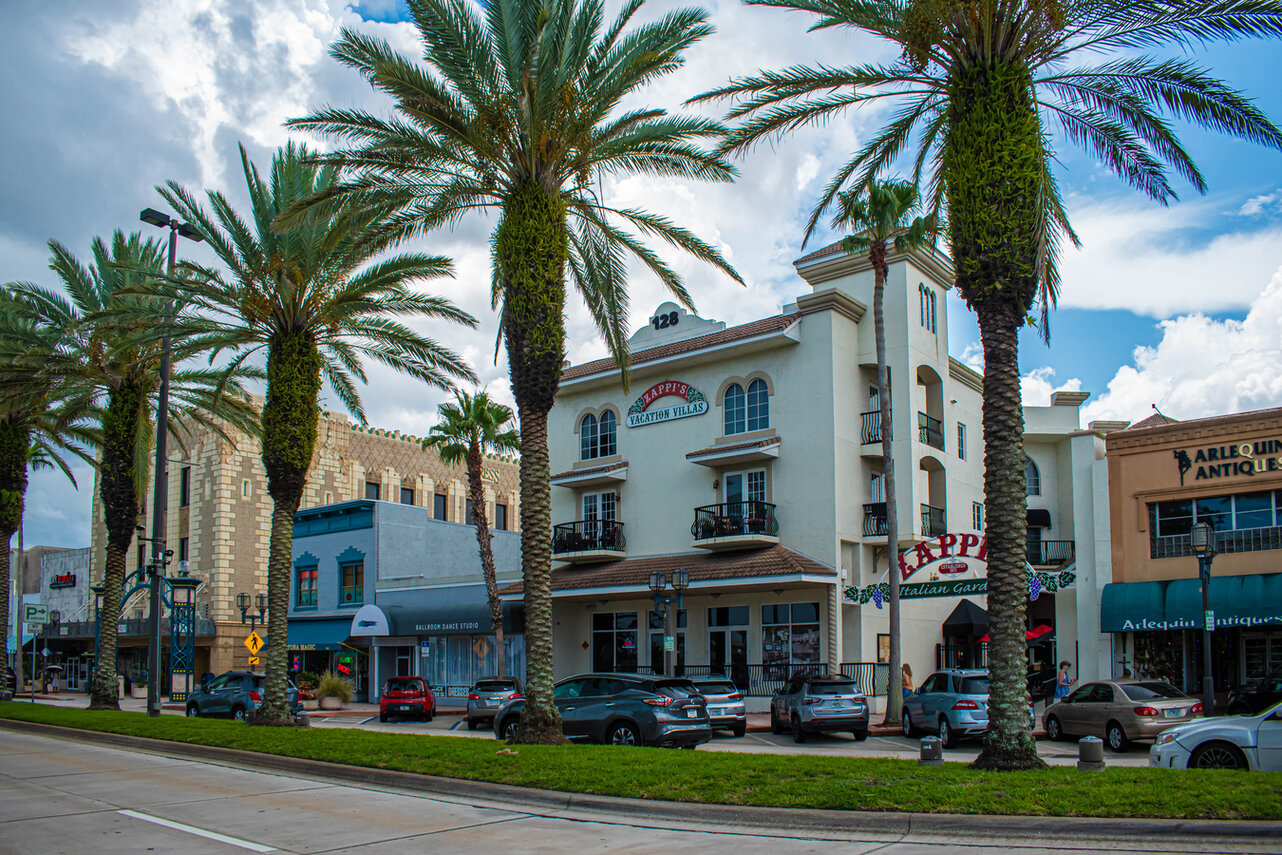Shopping, dining and entertainment in the Daytona Beach area